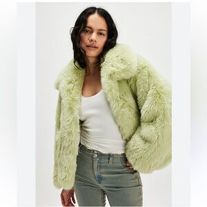 Free People
JAKKE Traci Cropped Faux Fur Coat
